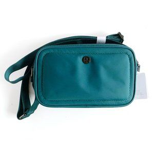 *NEW* lululemon Crossbody Camera Bag 2L – Teal